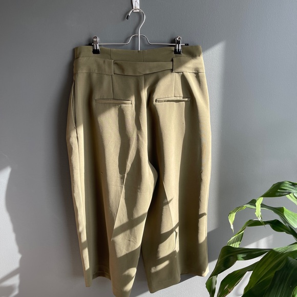 Khaki green clothes - Picture 5 of 5